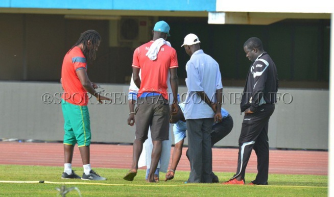 SENEGAL-GUINEE EQUATORIALE: L'état de la pelouse du stade LSS inquiète coach Cisse SENEGAL-GUINEE EQUATORIALE: L'état de la pelouse du stade LSS inquiète coach Cisse