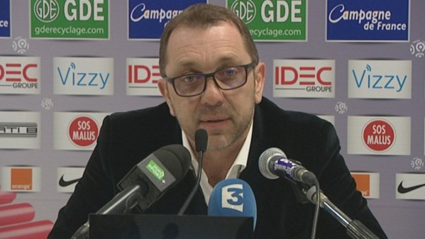 XAVIER GRAVELAINE- DG CAEN: " Adama Mbengue est un joueur d'avenir" XAVIER GRAVELAINE- DG CAEN: " Adama Mbengue est un joueur d'avenir"