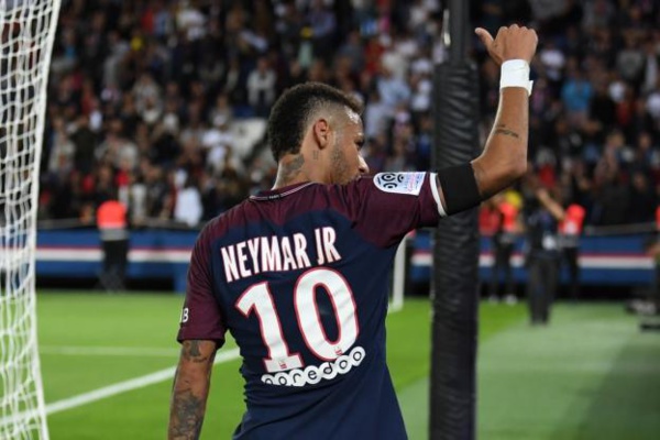 Neymar: de Santos à Paris, itinéraire d’un enfant gâté du football