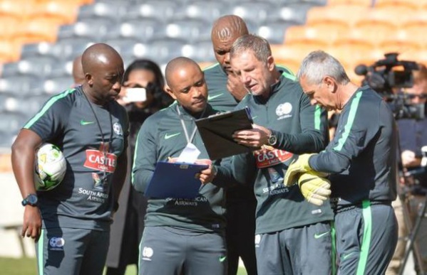 Stuart Baxter peaufine ses stratégies pour battre le Sénégal Stuart Baxter peaufine ses stratégies pour battre le Sénégal