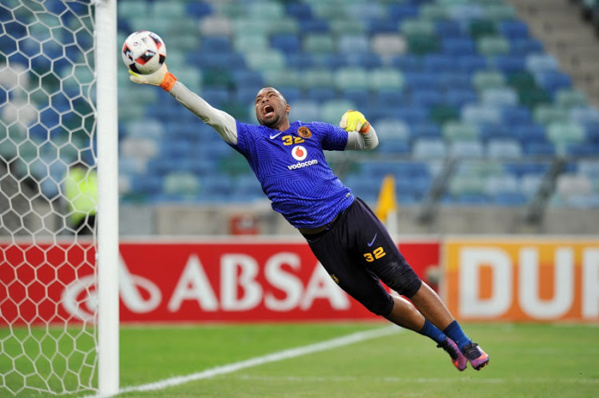Blessé au visage: Le portier sud-africain demande à son coach l'autorisation de jouer avec un masque contre le Sénégal Blessé au visage: Le portier sud-africain demande à son coach l'autorisation de jouer avec un masque contre le Sénégal