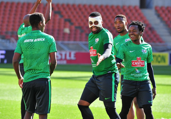 Blessé au visage: Itumeleng Khune (portier Afrique du sud) pourrait jouer contre le Sénégal Blessé au visage: Itumeleng Khune (portier Afrique du sud) pourrait jouer contre le Sénégal