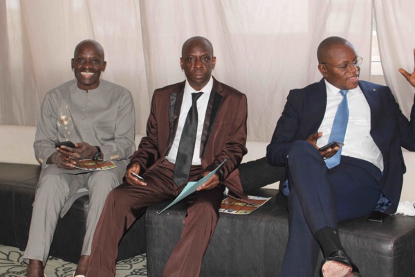 Lancement de Sport 221: Amedine Sy décore Abdoulaye Diaw Lancement de Sport 221: Amedine Sy décore Abdoulaye Diaw