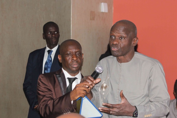 Lancement de Sport 221: Amedine Sy décore Abdoulaye Diaw Lancement de Sport 221: Amedine Sy décore Abdoulaye Diaw