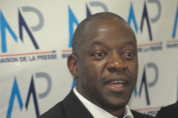 Présentation de son livre: Me Camara éclaircit tout sur le contentieux des transferts et la justice arbitrale Présentation de son livre: Me Camara éclaircit tout sur le contentieux des transferts et la justice arbitrale