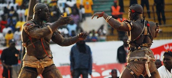 Le staff de Balla Gaye 2 se dit prêt à accorder une revanche à Modou Lo mais... Le staff de Balla Gaye 2 se dit prêt à accorder une revanche à Modou Lo mais...