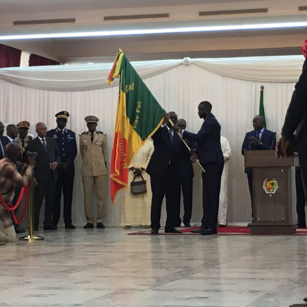 Les images de la remise du drapeau national aux lions