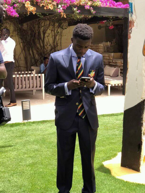 Les images de la remise du drapeau national aux lions Les images de la remise du drapeau national aux lions