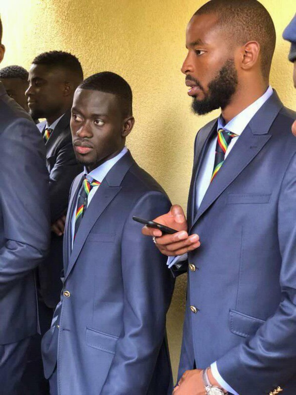 Les images de la remise du drapeau national aux lions