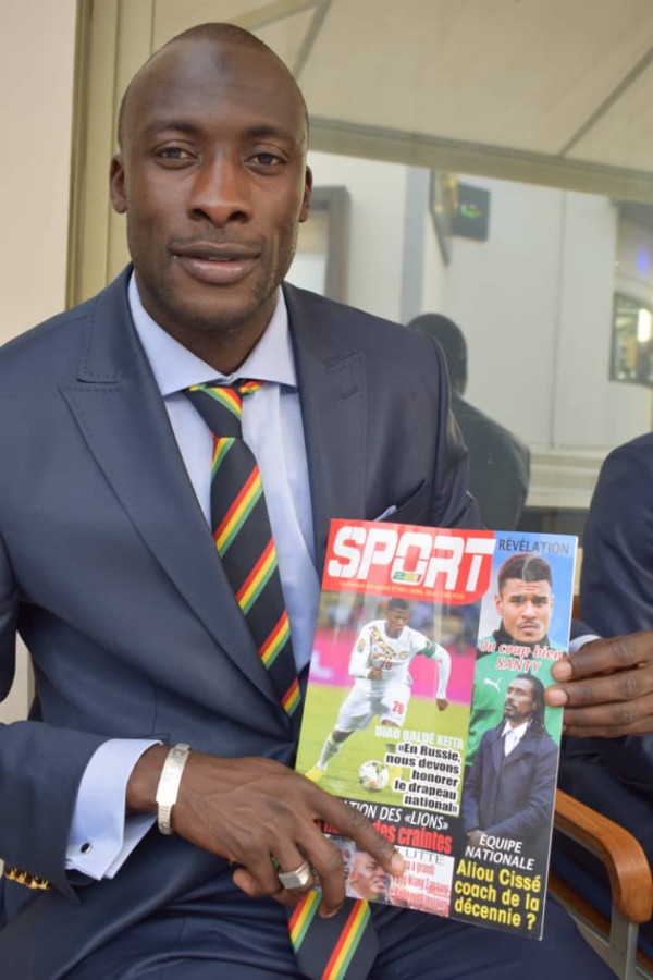 Les lions du Sénégal avec le numéro 2 de votre magazine SPORT221
