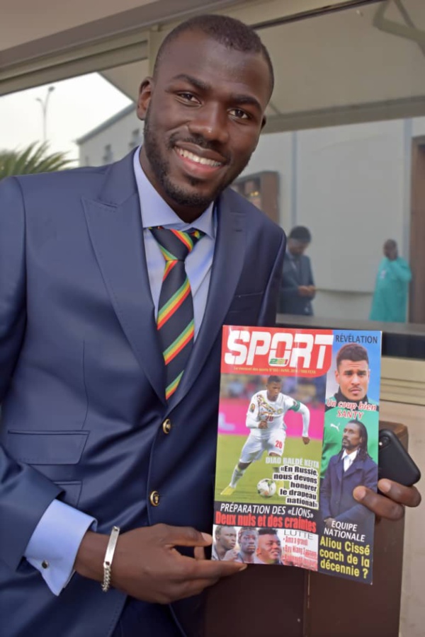 Les lions du Sénégal avec le numéro 2 de votre magazine SPORT221