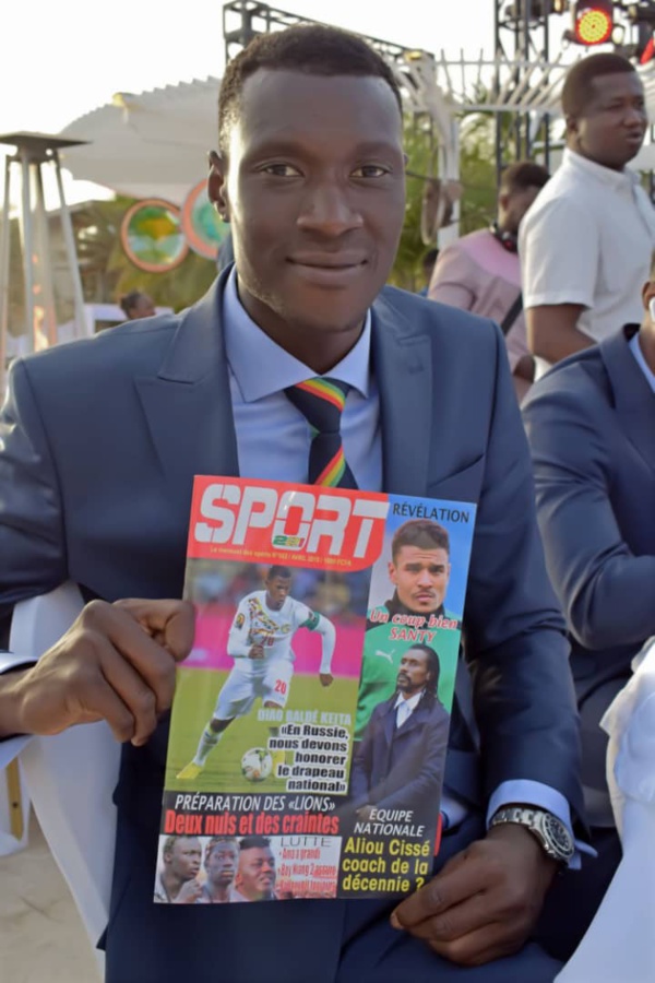 Les lions du Sénégal avec le numéro 2 de votre magazine SPORT221 Les lions du Sénégal avec le numéro 2 de votre magazine SPORT221