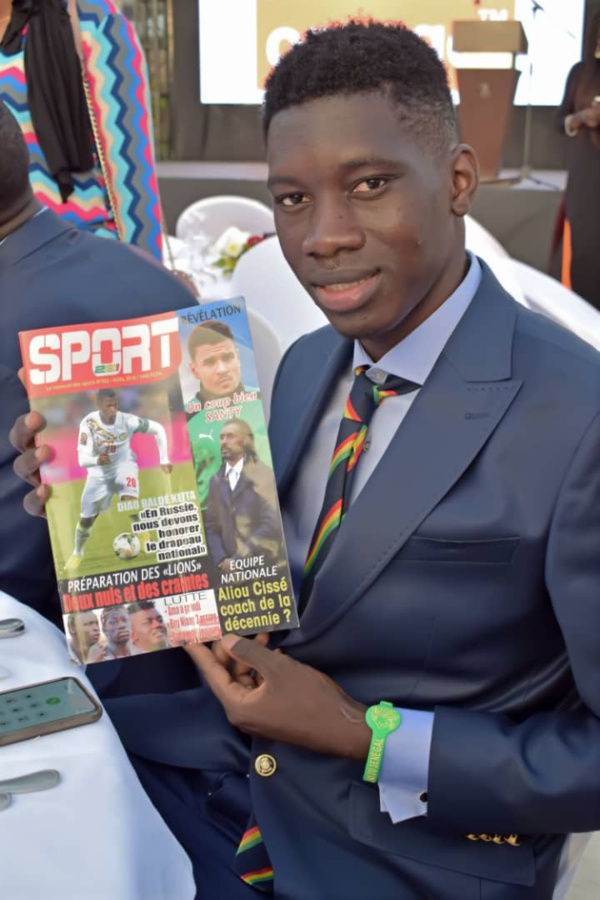 Les lions du Sénégal avec le numéro 2 de votre magazine SPORT221 Les lions du Sénégal avec le numéro 2 de votre magazine SPORT221