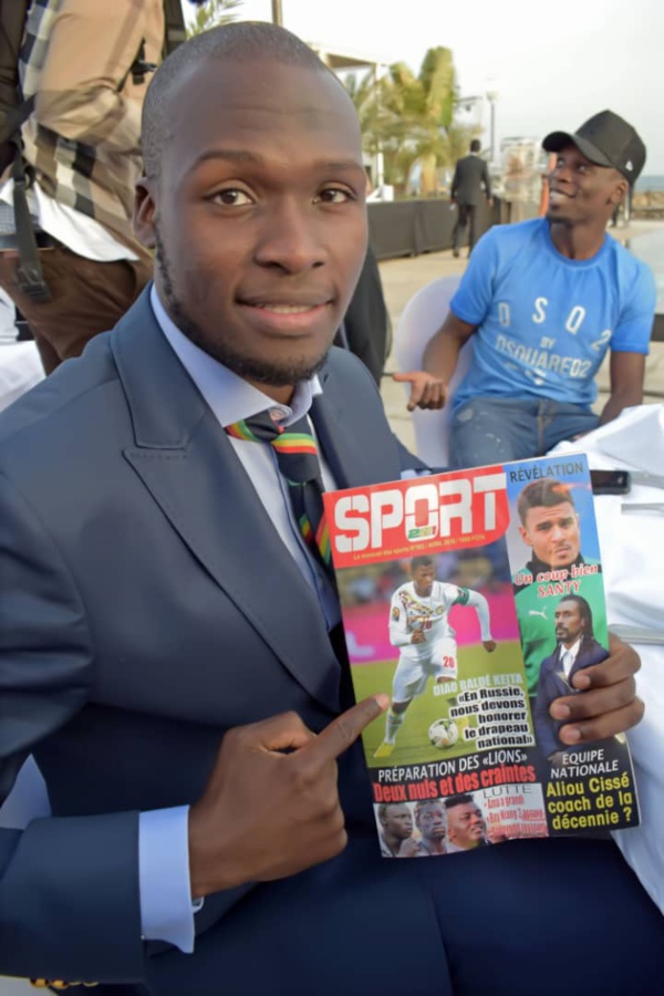 Les lions du Sénégal avec le numéro 2 de votre magazine SPORT221 Les lions du Sénégal avec le numéro 2 de votre magazine SPORT221