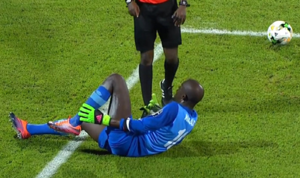 SO FOOT / Khadim Ndiaye : « on va mourir les armes à la main » SO FOOT / Khadim Ndiaye : « on va mourir les armes à la main »