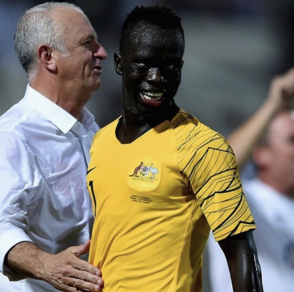 Australie : l’histoire d’Awer Mabil qui est né dans un camp de réfugiés au Kenya
