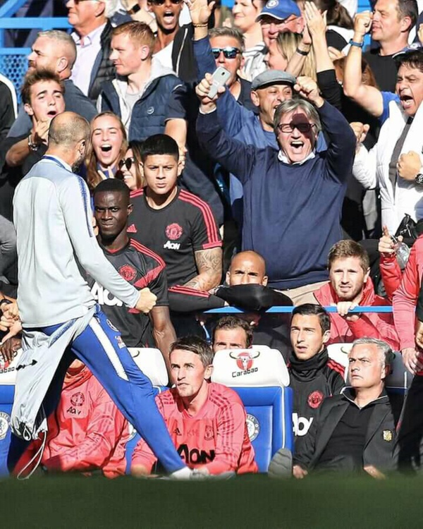 Mourinho prêt à en venir aux mains avec un membre du staff de Chelsea Mourinho prêt à en venir aux mains avec un membre du staff de Chelsea