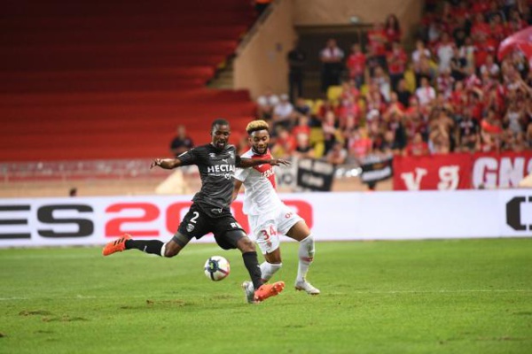 Football : Moustapha Diallo va devoir arrêter sa carrière de footballeur Football : Moustapha Diallo va devoir arrêter sa carrière de footballeur