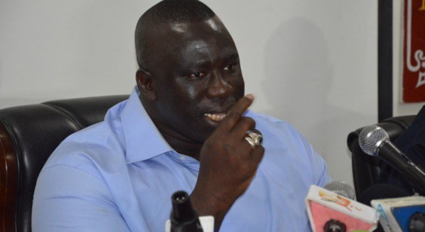 Yékini lance une pique à Eumeu Séne : « Un roi doit … » Yékini lance une pique à Eumeu Séne : « Un roi doit … »