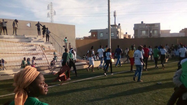 Photos : Regardez l’état du stade de Mbao, saccagé par le mouvement Navétane Photos : Regardez l’état du stade de Mbao, saccagé par le mouvement Navétane