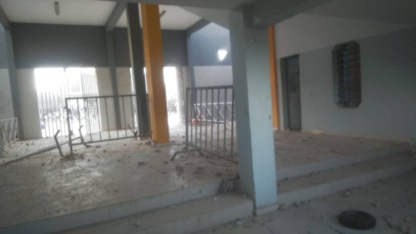 Photos : Regardez l’état du stade de Mbao, saccagé par le mouvement Navétane Photos : Regardez l’état du stade de Mbao, saccagé par le mouvement Navétane