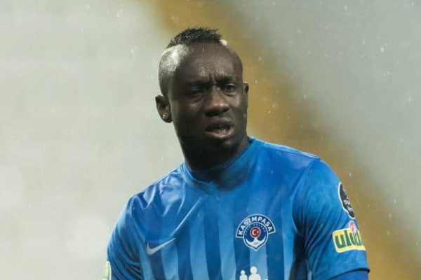 Vidéo : Insulté, Mbaye Diagne crache sur un adversaire Vidéo : Insulté, Mbaye Diagne crache sur un adversaire