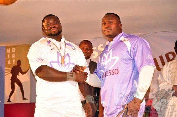 Combat Eumeu Séne vs Modou Lo : le contrat ficelé le 1er février Combat Eumeu Séne vs Modou Lo : le contrat ficelé le 1er février