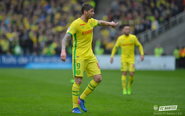 Les recherches pour retrouver l'avion de Sala ont été suspendues par la police de Guernesey Les recherches pour retrouver l'avion de Sala ont été suspendues par la police de Guernesey