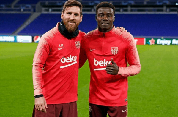 Photos-Barcelone : Moussa Wagué se prend en photo avec Leo Messi Photos-Barcelone : Moussa Wagué se prend en photo avec Leo Messi