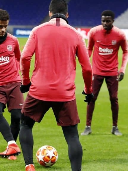 Photos-Barcelone : Moussa Wagué se prend en photo avec Leo Messi