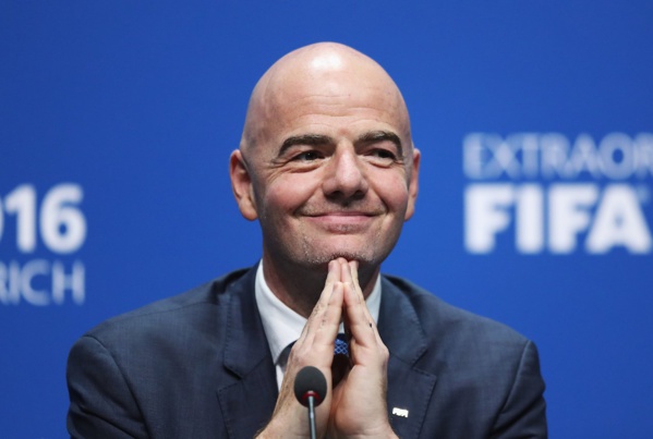 Décès de Kor Sarr : Gianni Infantino présente ses condoléances à Augustin Senghor Décès de Kor Sarr : Gianni Infantino présente ses condoléances à Augustin Senghor