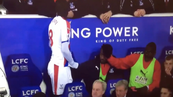 Vidéo-Crystal Palace : Cheikhou kouyaté auteur d’un geste polémique Vidéo-Crystal Palace : Cheikhou kouyaté auteur d’un geste polémique