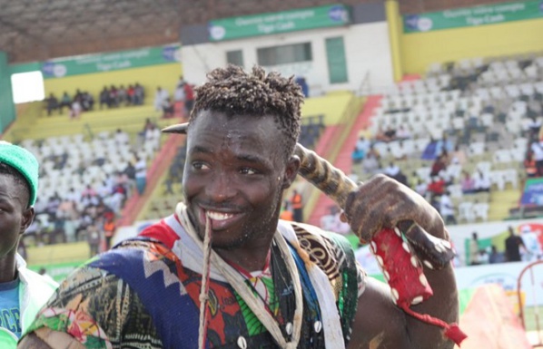 Quand Siteu pleurait toute une journée pour 1.000 fcfa… Quand Siteu pleurait toute une journée pour 1.000 fcfa…