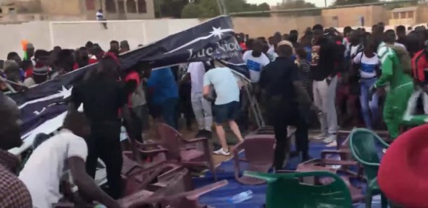 Vidéo-Stade municipal de Mbour : la tribune amovible cède et fait plusieurs blessés Vidéo-Stade municipal de Mbour : la tribune amovible cède et fait plusieurs blessés
