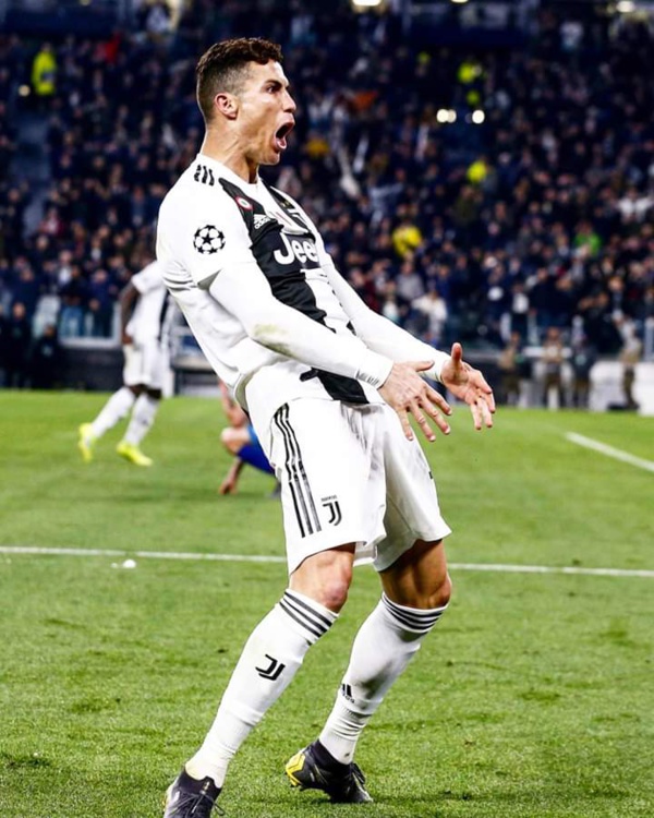 UEFA : CR7 écope simplement d’une amende après sa célébration "osée" UEFA : CR7 écope simplement d’une amende après sa célébration "osée"