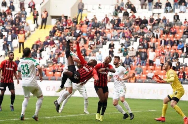 Vidéo : Moussa Sow arrache le nul face à Giresunspor (2-2) Vidéo : Moussa Sow arrache le nul face à Giresunspor (2-2)