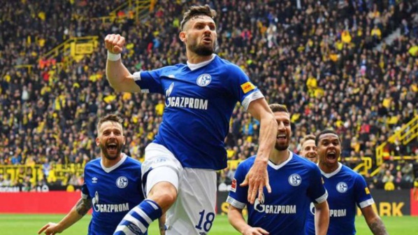Bundesliga : Schalke s’offre le derby contre Dortmund et ouvre une voie royale au Bayern Munich Bundesliga : Schalke s’offre le derby contre Dortmund et ouvre une voie royale au Bayern Munich