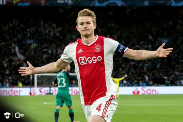 Le Barça et l’Ajax presque d’accord pour le transfert de De Ligt Le Barça et l’Ajax presque d’accord pour le transfert de De Ligt