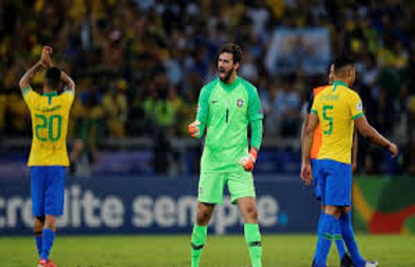 Brésil : le joli triplé d'Alisson Brésil : le joli triplé d'Alisson