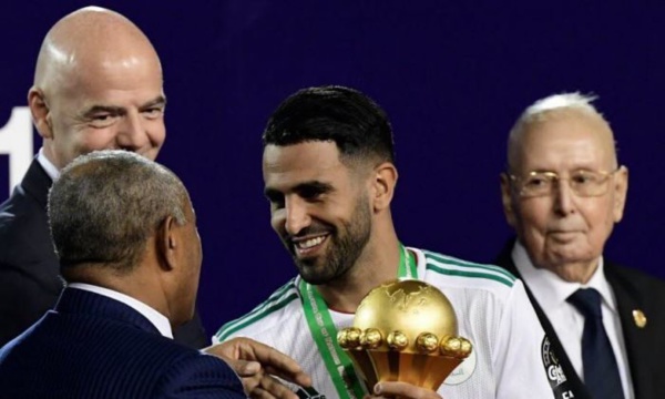 CAN 2019 : Accusé d’avoir ignoré le Premier ministre Égyptien, Mahrez sort de son silence CAN 2019 : Accusé d’avoir ignoré le Premier ministre Égyptien, Mahrez sort de son silence
