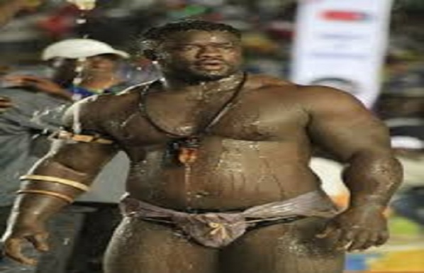 Lutte : Eumeu Sène dément être à l’hôpital et félicite son adversaire Lutte : Eumeu Sène dément être à l’hôpital et félicite son adversaire