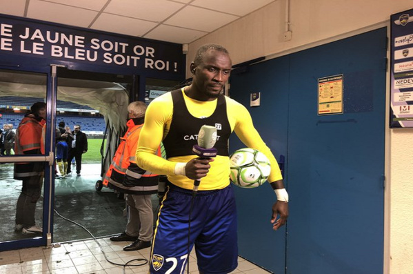 VIDEO : Abdoulaye Sané élu homme du match après son triplé VIDEO : Abdoulaye Sané élu homme du match après son triplé