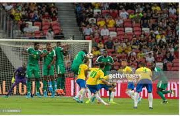 Brésil-Sénégal: la Fédération coupe la prime due et reçoit la colère des "Lions" Brésil-Sénégal: la Fédération coupe la prime due et reçoit la colère des "Lions"
