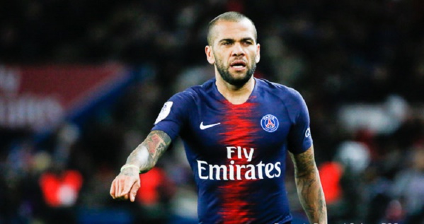 PSG : Dani Alves descend Paris et les Parisiens PSG : Dani Alves descend Paris et les Parisiens