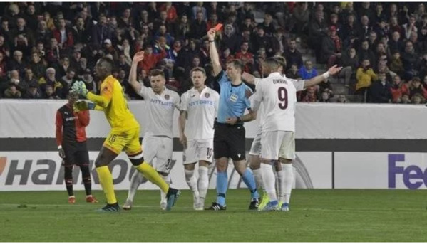 Ligue Europa : Expulsion, penalty manqué… la soirée cauchemardesque des sénégalais de Rennes ! Ligue Europa : Expulsion, penalty manqué… la soirée cauchemardesque des sénégalais de Rennes !