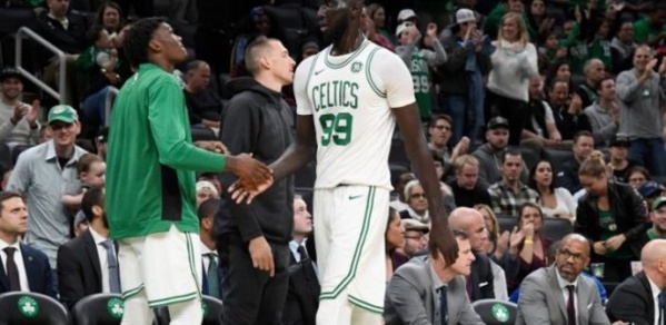 NBA : Tacko Fall victime d’une commotion cérébrale ! NBA : Tacko Fall victime d’une commotion cérébrale !