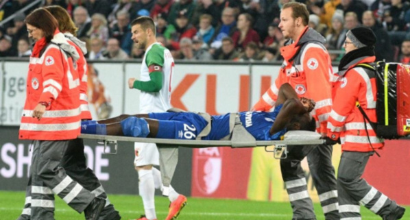 Bundesliga : Inquiétude pour Salif Sané sorti sur civière et évacué directement à l’hôpital Bundesliga : Inquiétude pour Salif Sané sorti sur civière et évacué directement à l’hôpital