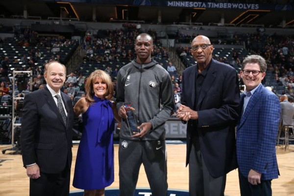 NBA : Gorgui Sy Dieng reçoit un prix grâce à ses actions sociales au Sénégal