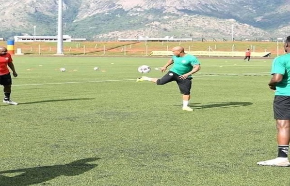 El Hadj Diouf avec les Lions à l’Eswatini El Hadj Diouf avec les Lions à l’Eswatini