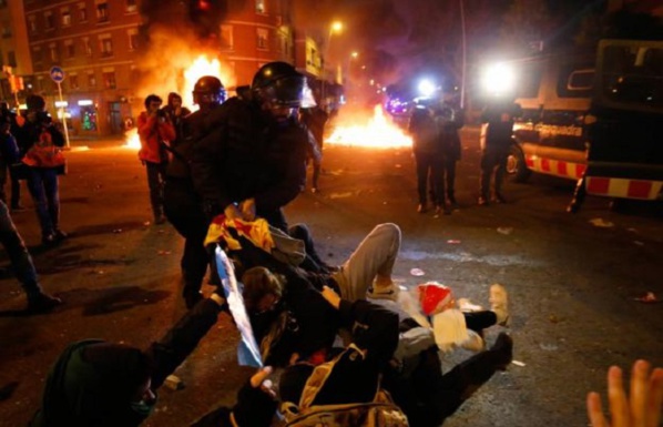 Plusieurs personnes blessées dans des affrontements en marge du Calsico Plusieurs personnes blessées dans des affrontements en marge du Calsico